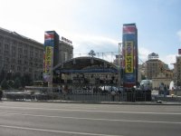 Для фестиваля СТУПЕНИ К НЕБУ, на Европейской площади построен грандиозный сценический комплекс