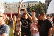 Фан-зона на Майдане Независимости приняла первых гостей и болельщиков