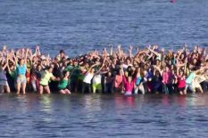 Флеш-моб Алые паруса 2012 питерские  танцоры станцевали на воде