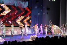 3 детских новогодних праздника в день проводятся в Украинском Доме