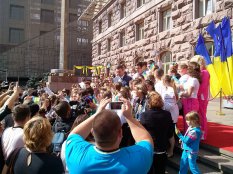 Церемонія урочистого підняття Державного Прапора України