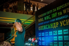Пресс-конференция абсолютного чемпиона мира Александра Усика в ТРЦ Gulliver