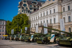 Відкриття виставки сучасного озброєння та військової техніки Збройних сил України на Михайлівській площі у Києві
