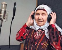 Крутая бабуля из далёкой глубинки Татарстана стала звездой и записывает альбомы..