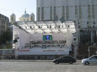 Для фестиваля СТУПЕНИ К НЕБУ, на Европейской площади построен грандиозный сценический комплекс