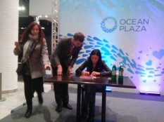 Автограф-сессия Анастасии Приходько в Ocean Plaza