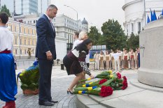 Державні заходи до Дня Незалежності України - Покладання квітів до пам'ятників Тарасу Шевченку та Михайлу Грушевському